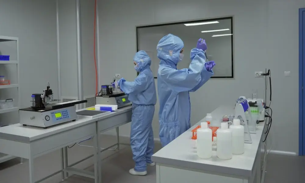 Глава государства ознакомился с деятельностью фармацевтических предприятий Жамбылской области (2)