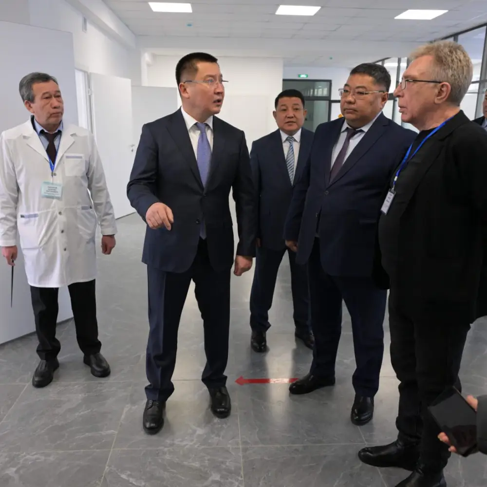 Аким Павлодарской области проверил реализацию инфраструктурных проектов в Аксу (9)