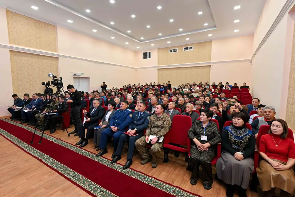 Аким области встретился жителями района Жаңасемей (2)