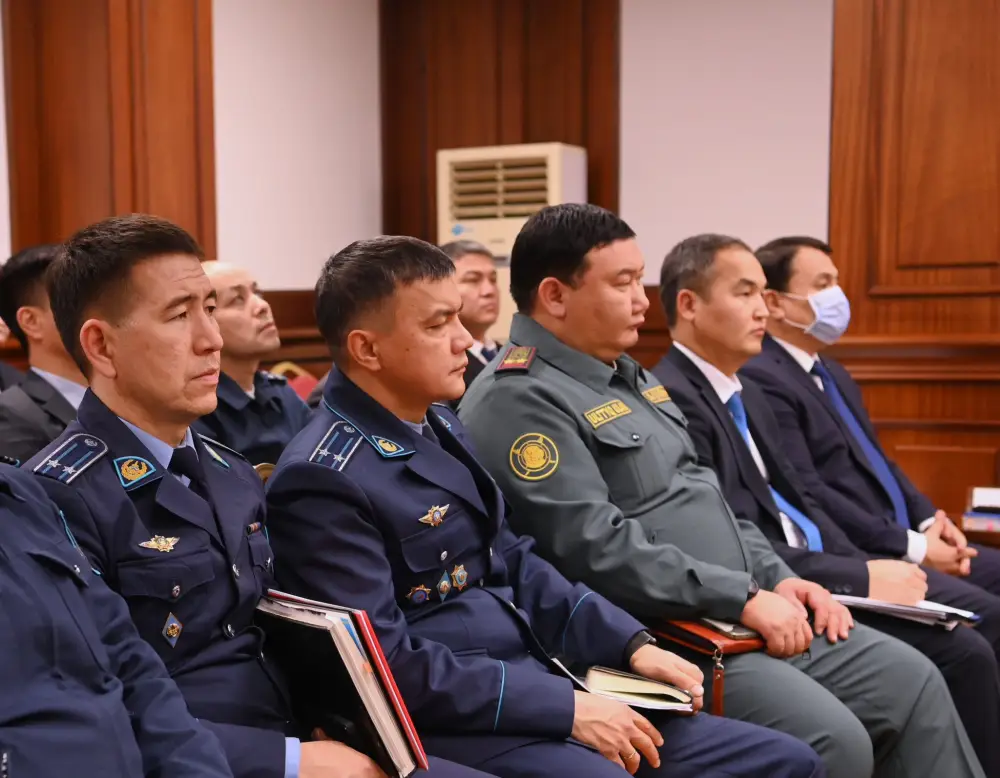 Рассмотрены вопросы обеспечения общественного порядка и безопасности в праздничные дни (4)