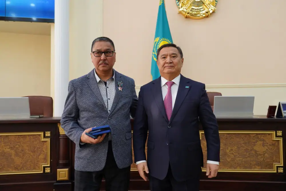 Государственные награды получили лучшие представители рабочих профессий (4)