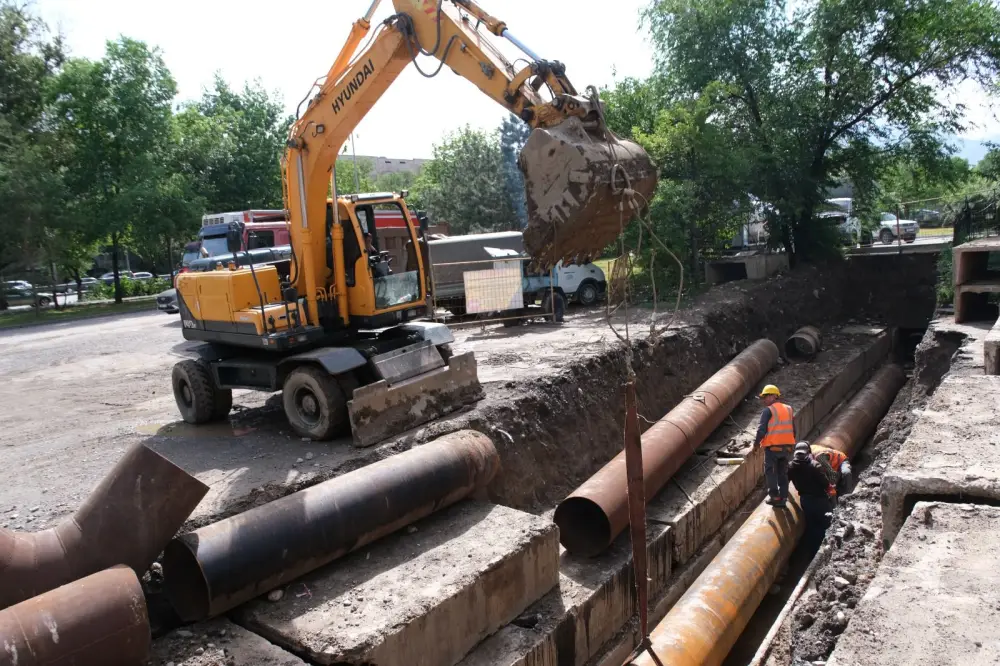 Дархан Сатыбалды: В Алматы ежегодно планируется обновлять не менее 130 км инженерных сетей (2)