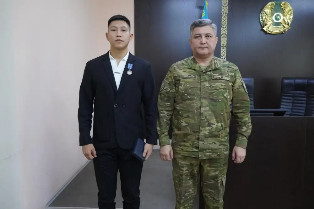 В области Абай наградили героев за проявленное мужество при пожаре (4)