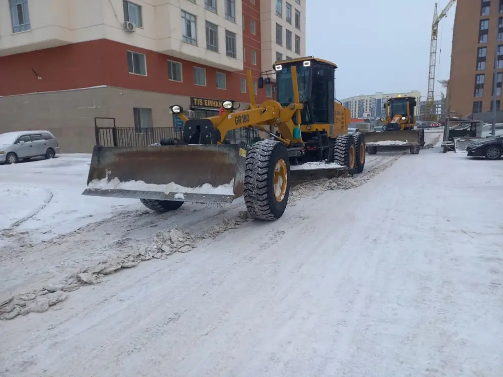 Более 1 300 единиц спецтехники задействованы в снегоуборке в Астане (9)