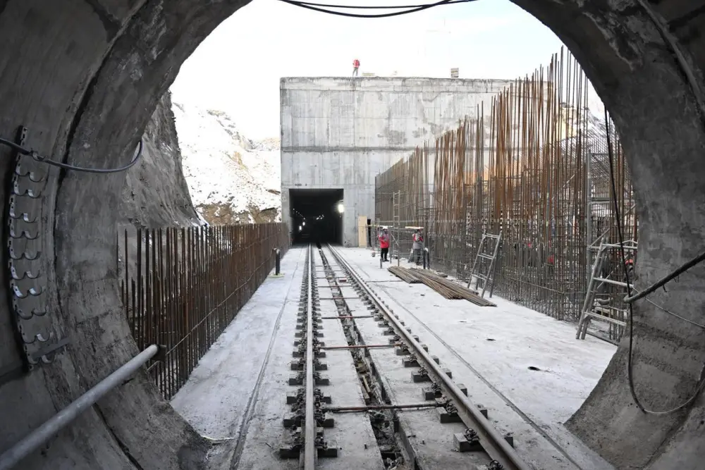 Дархан Сатыбалды ознакомился с ходом строительства новой станции метро «Калкаман» (8)