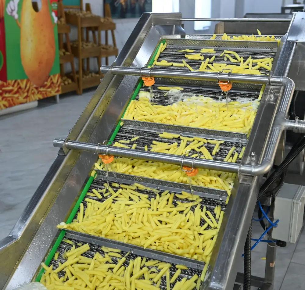 За прошедшие 11 месяцев на постоянную работу трудоустроено около 28 тысяч человек (6)