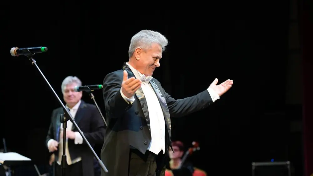 В ВКО состоялся концерт Заслуженного артиста РК Вячеслава Ткача (3)