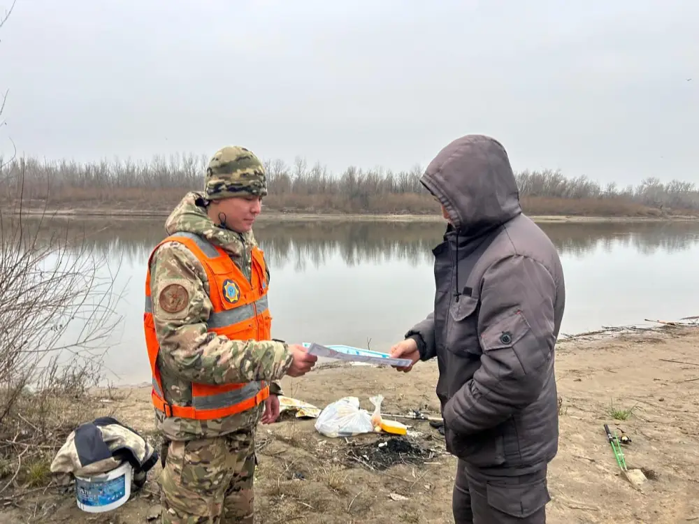 МЧС призывает граждан не выходить на тонкий лёд и соблюдать правила безопасности на водоёмах (6)