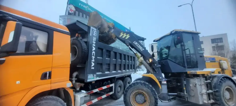 Более 1 300 единиц спецтехники задействованы в снегоуборке в Астане (3)