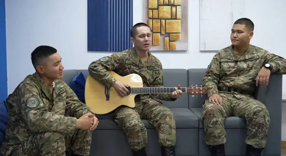 В армию со своей гитарой: история талантливого солдата (4)