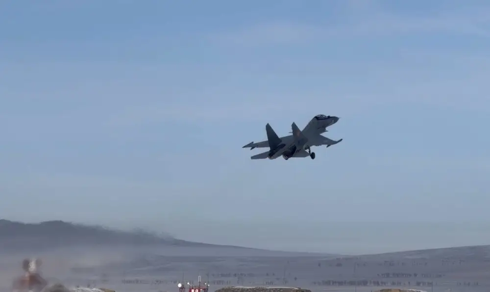 Военные летчики посвятили учебно-тренировочные полеты выдающемуся полководцу Бауыржану Момышулы (7)