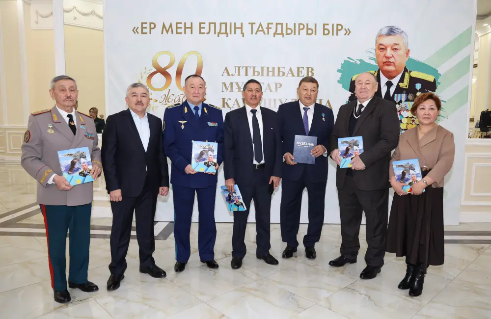В Минобороны прошло чествование Халық қаһарманы Мухтара Алтынбаева в честь его 80-летнего юбилея (4)