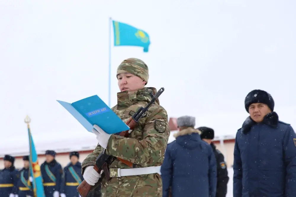 В Акмолинском гарнизоне солдаты войск ПВО дали клятву на верность Родине (3)