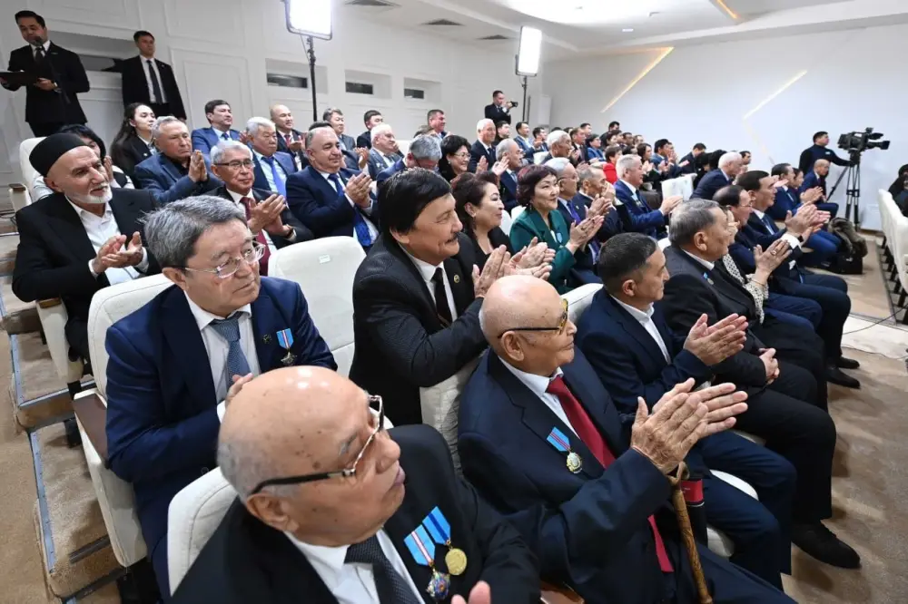 Выступление Главы государства на встрече с общественностью Жамбылской области (3)