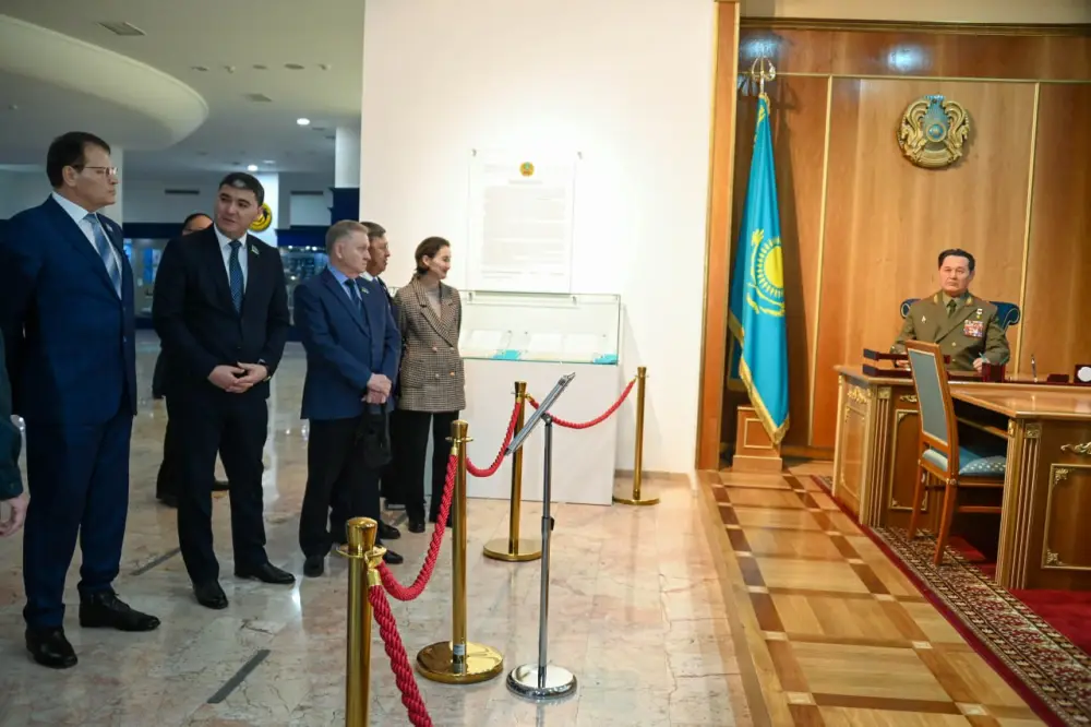 В Астане сенаторы ознакомились военно-патриотической работой в Вооруженных силах (6)