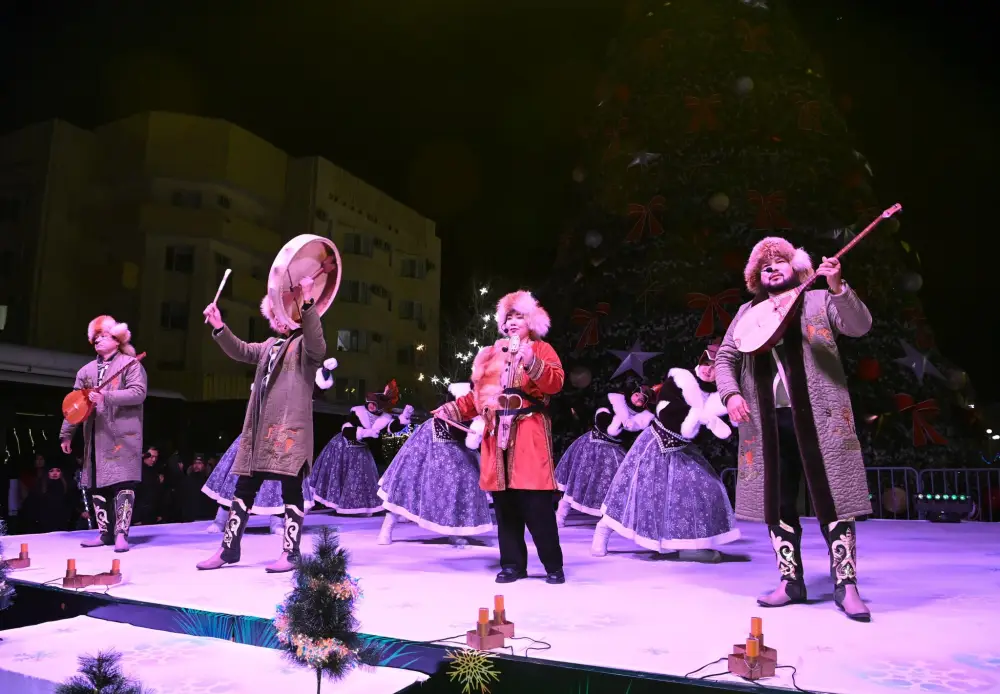 Зажглась новогодняя елка (9)