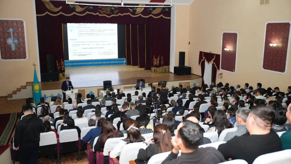 Аким ВКО провел встречу с населением района Самар (2)