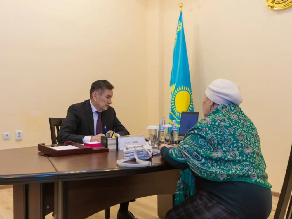 Аким ВКО провел приём граждан по личным вопросам (5)