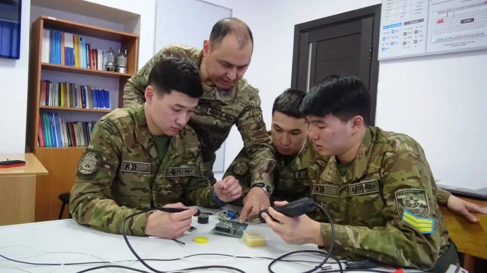 Преподаватель военного вуза Минобороны признан лучшим инженером Казахстана (7)