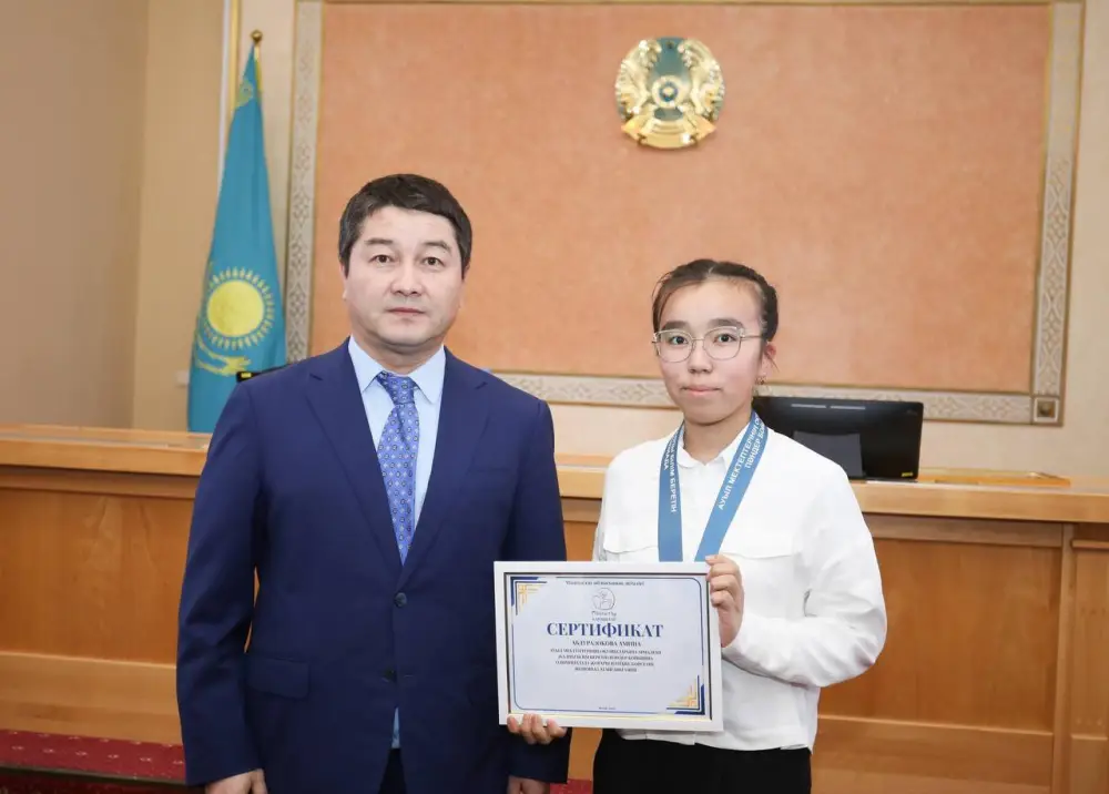 В Мангистау наградили победителей олимпиад среди сельских школ и лучших представителей сферы спорта (8)