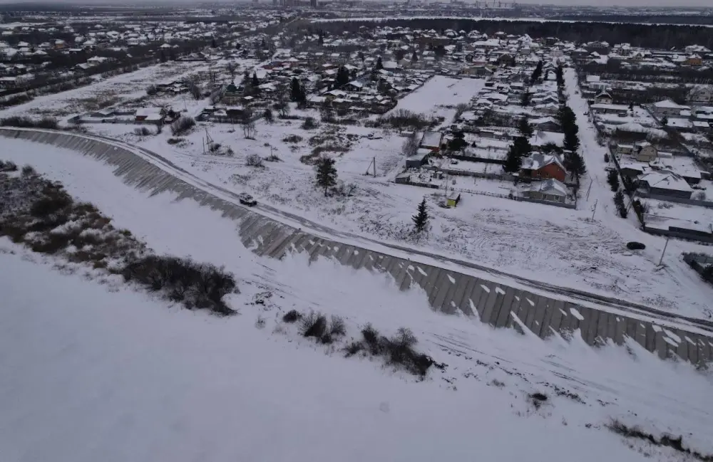 Аким области совместно с жителями села Прибрежное провел инспекцию хода реконструкции защитных сооружений (4)