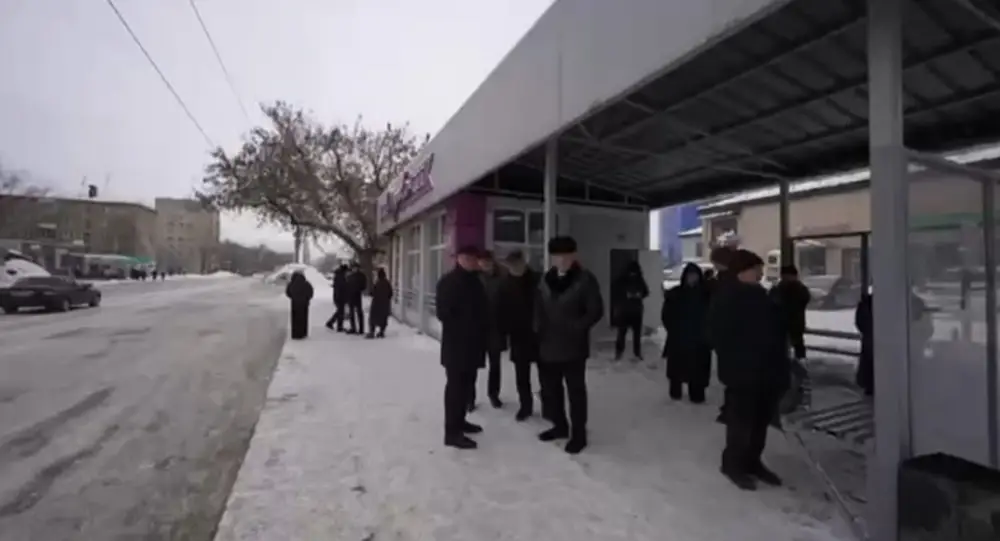 Аким ВКО проверил очистку улиц Усть-Каменогорска от снега и работу транспорта (4)