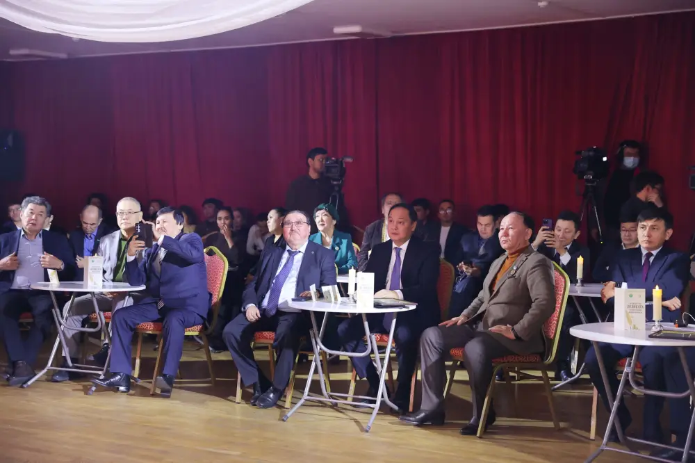 Ербол Карашукеев наградил победителей II республиканского литературного конкурса «Асқақ рухты Әулиеата» (9)