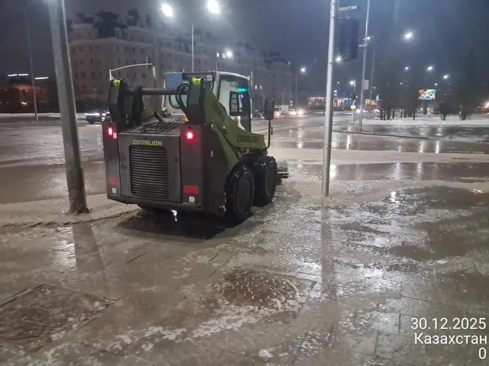 В работе по уборке улиц Астаны задействовано более 1,4 тысячи единиц коммунальной техники (6)