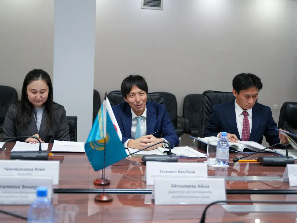 Состоялась встреча Директора Департамента международного права Айши Айткалиевой с Директором отдела международных отношений Министерства юстиции Японии Такехико Кавабучи (4)