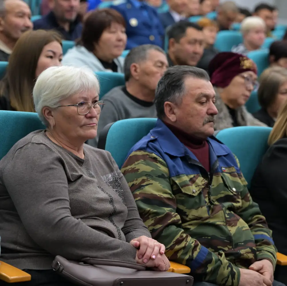 Сегодня аким области Асаин Байханов встретился с жителями Щербактинского района и обсудил актуальные вопросы (4)