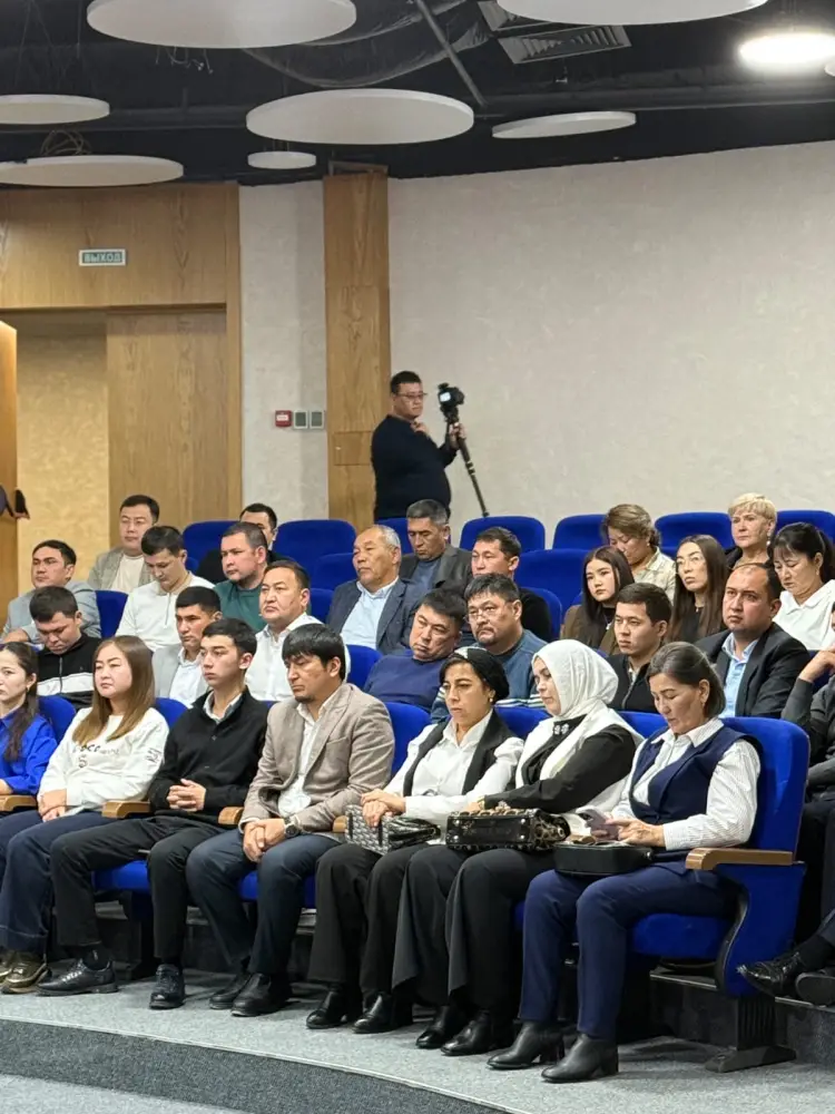 Вице-министр торговли и интеграции РК Айдар Абилдабеков посетил предприятия Туркестанской области и провёл встречу с населением и представителями бизнеса (9)