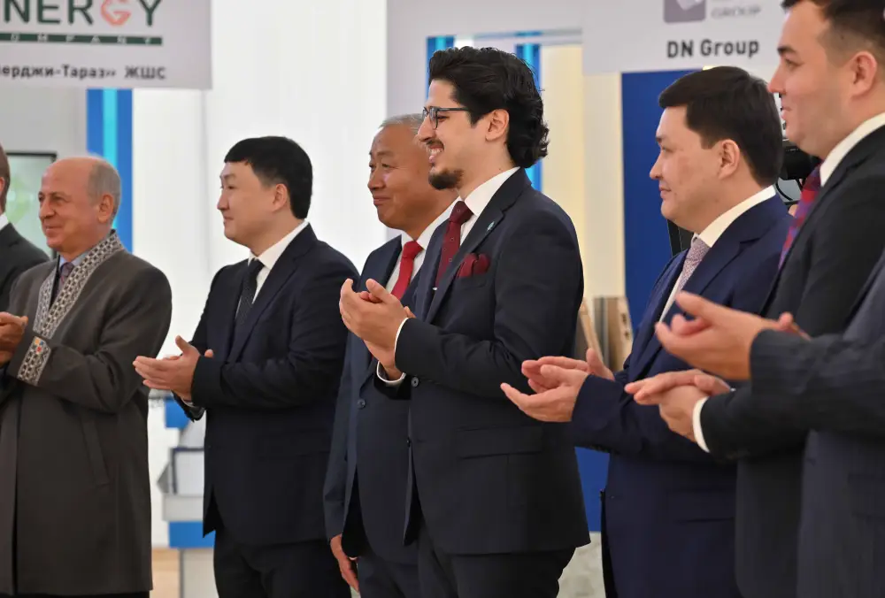 Глава государства посетил малую индустриальную зону «Тараз» (8)