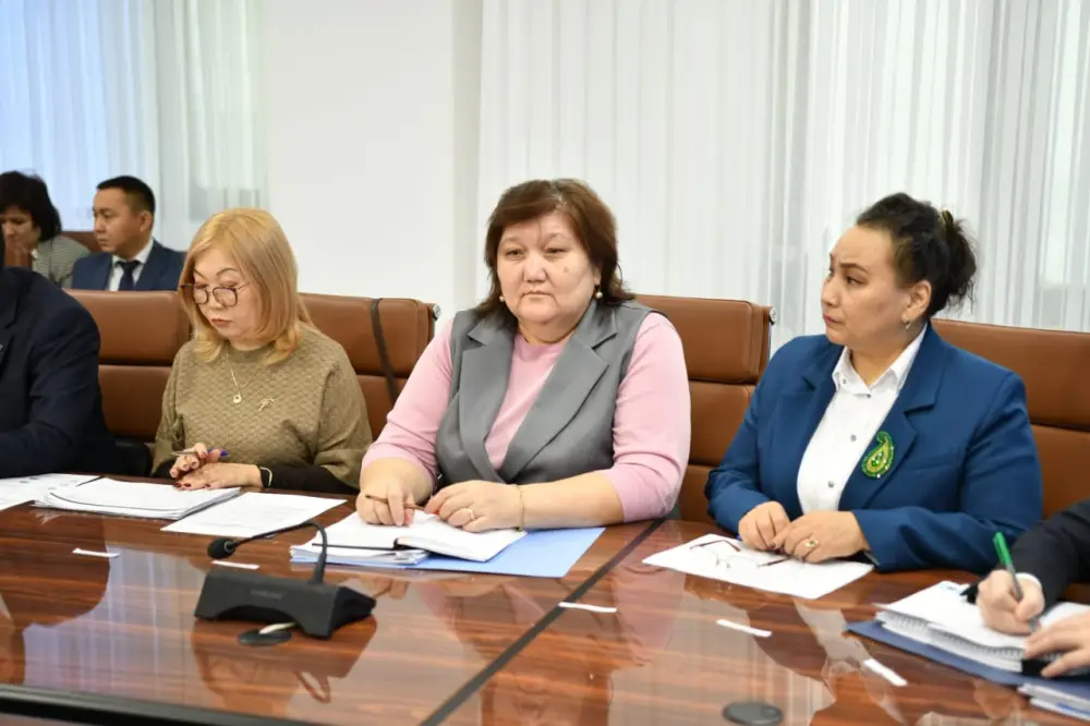 Состоялось совещание под председательством Министра просвещения Республики Казахстан Жулдыз Сулейменовой с руководителями территориальных департаментов по обеспечению качества в сфере образования (2)