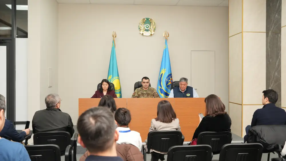 В МЧС проведен брифинг по зимнему периоду: из снежных заносов спасено и эвакуировано 1137 человек (3)