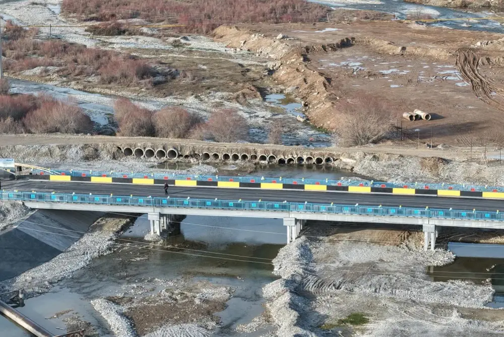 ТУРКЕСТАН: В САЙРАМСКОМ РАЙОНЕ ВВЕДЕН В ЭКСПЛУАТАЦИЮ МОСТ, СОЕДИНЯЮЩИЙ ДВА СЕЛА (2)