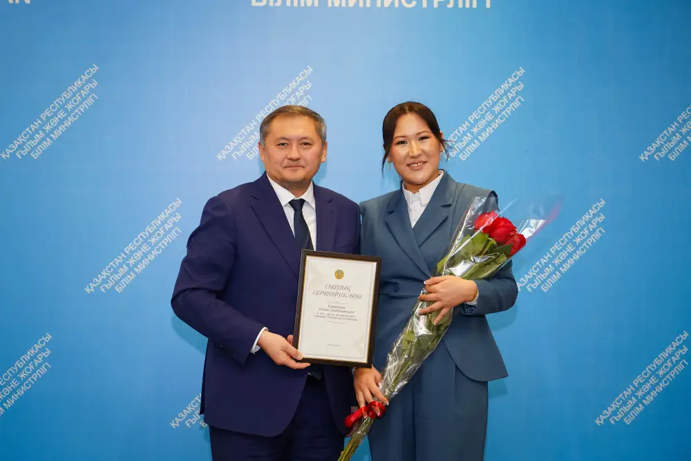 ИСПОЛНЕНИЕ ПОРУЧЕНИЯ ПРЕЗИДЕНТА: В АСТАНЕ МОЛОДЫМ УЧЕНЫМ ВРУЧИЛИ СЕРТИФИКАТЫ НА КВАРТИРЫ (9)