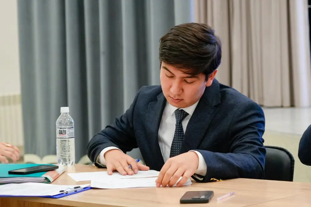 «Закон и порядок»: интеллектуальную игру «Что? Где? Когда?» провели среди столичных студентов (8)