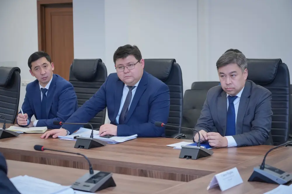 Министр науки и высшего образования РК провел прием граждан по личным вопросам (2)