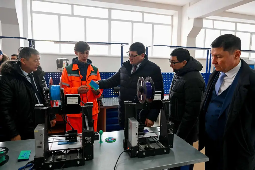 Глава региона ознакомился с работой Высшего колледжа геодезии, картографии и строительства (4)