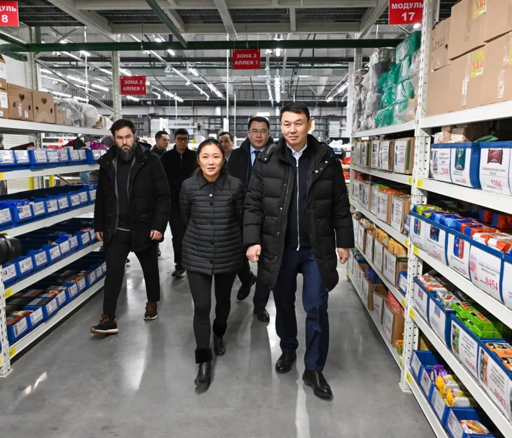 Аким Алматы Дархан Сатыбалды ознакомился с работой нового логистического комплекса Magnum E-commerce в Алатауском районе (4)