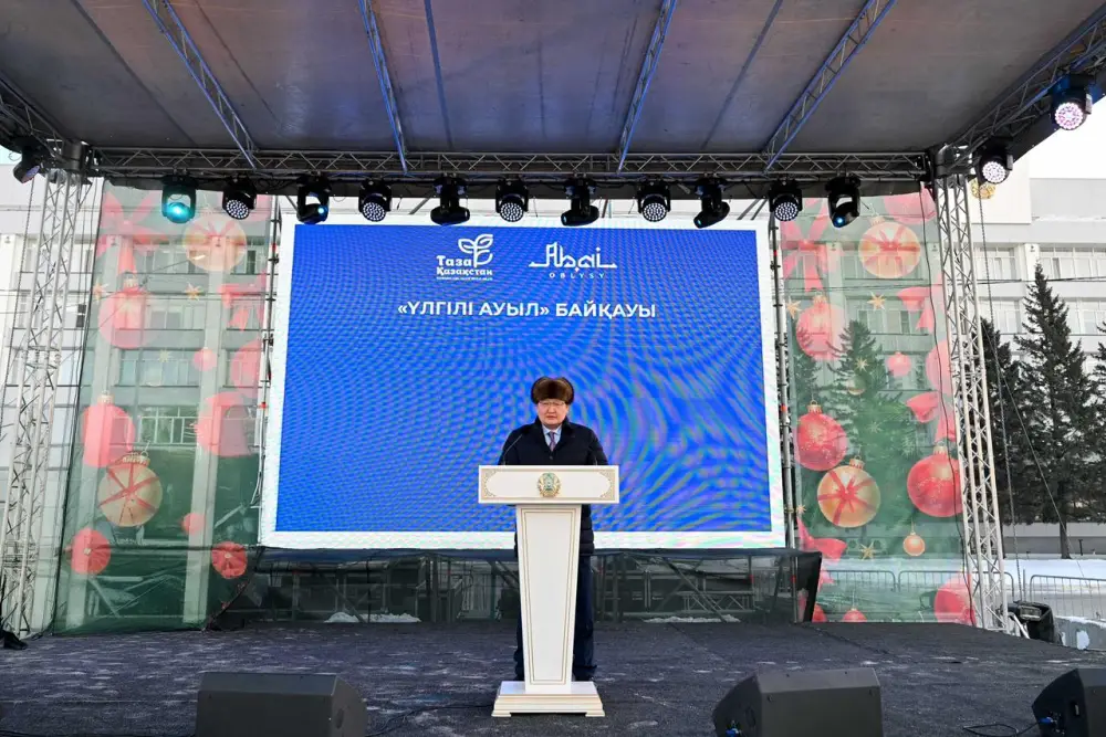 Победителям областного конкурса «Үлгілі ауыл» вручены 20 тракторов (2)