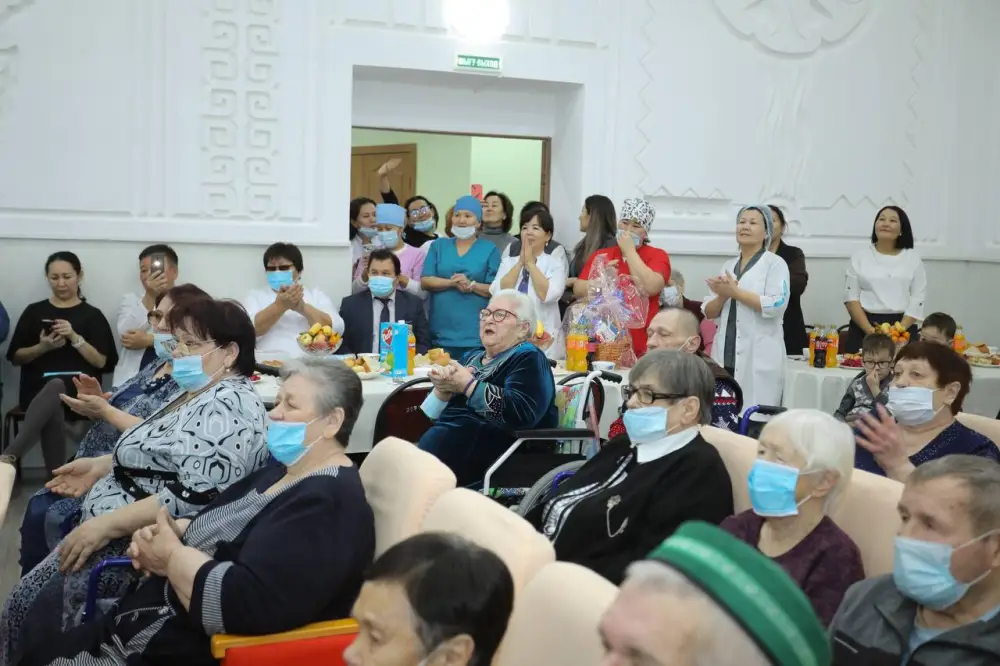 Глава региона поздравил получателей услуг Центра специальных социальных услуг № 2 с Новым годом (10)