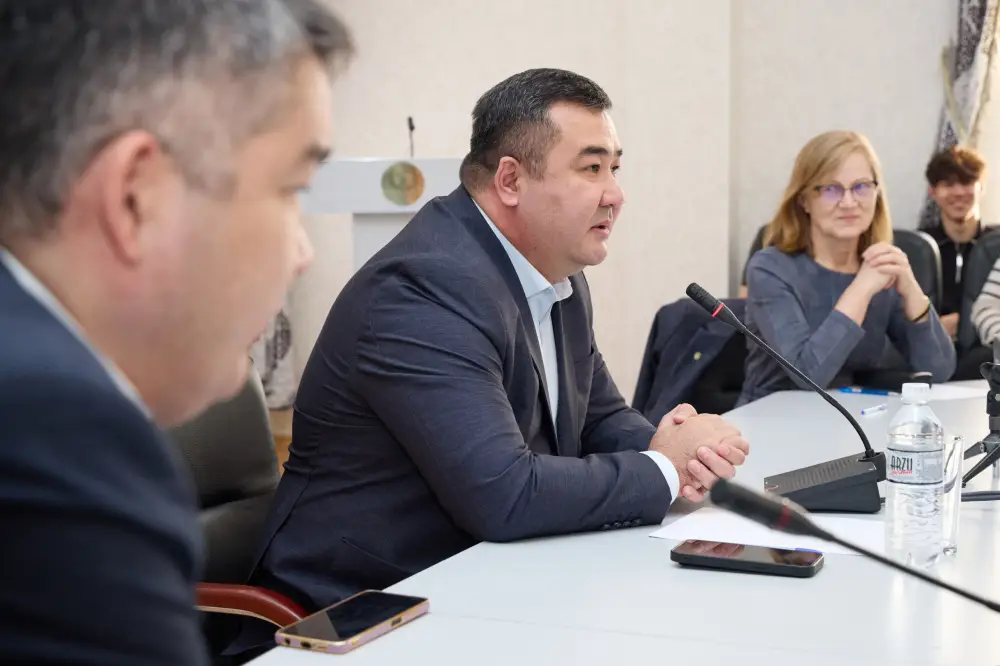 Профессор литовского университета консультирует костанайских предпринимателей на базе КРУ (9)