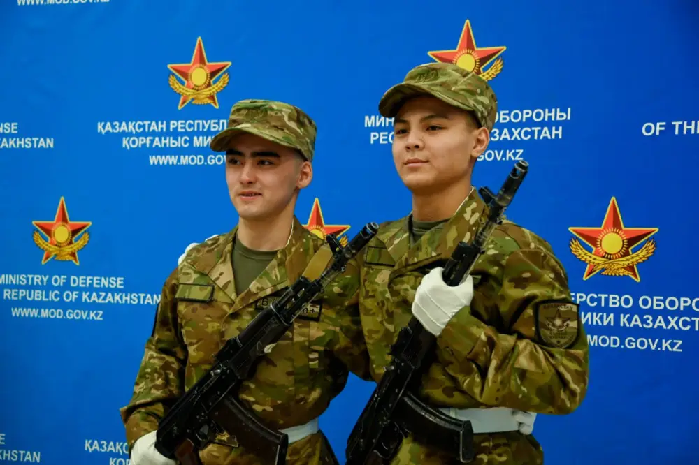 Молодые солдаты творческого взвода дали клятву на верность Родине (2)