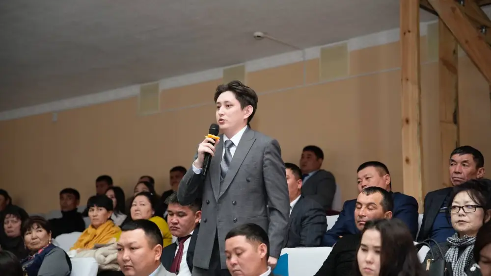 Аким ВКО провел встречу с населением района Самар (4)