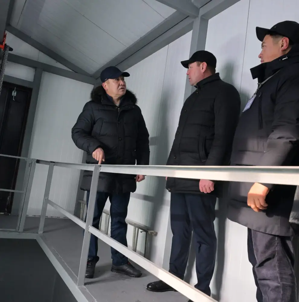 Аким Павлодарской области Асаин Байханов совершил рабочую поездку в Баянаульский район, где оценил ход реализации ключевых инфраструктурных, проектов (7)
