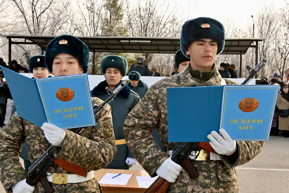 Шестьсот солдат в Конаевском и Усть-Каменогорском гарнизонах привели к Военной присяге (9)