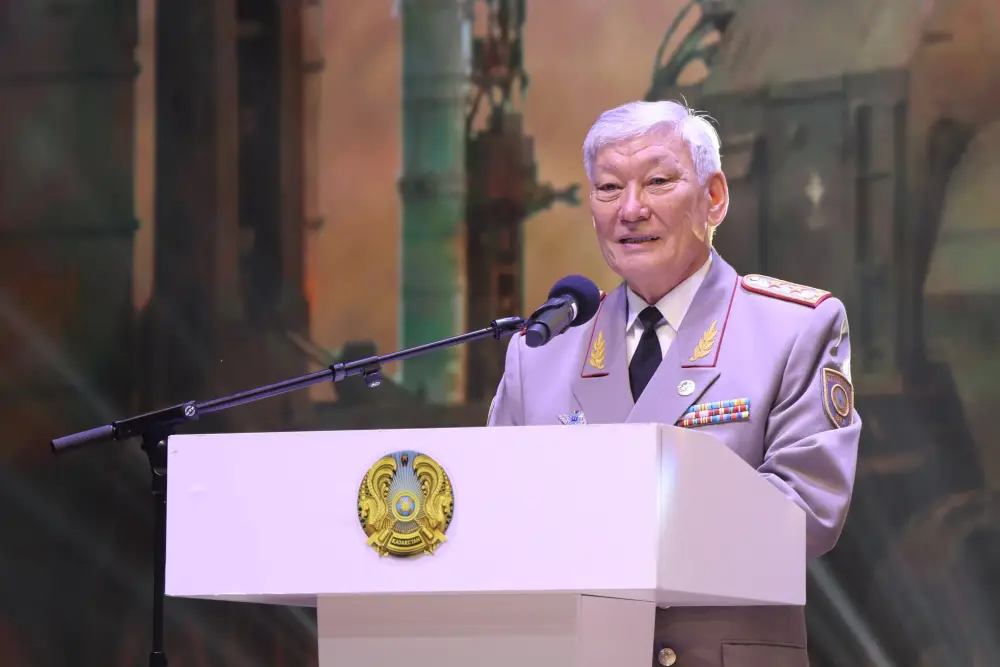 В Астане ветерана Сил воздушной обороны Копена Ахмадиева поздравили с юбилеем (7)
