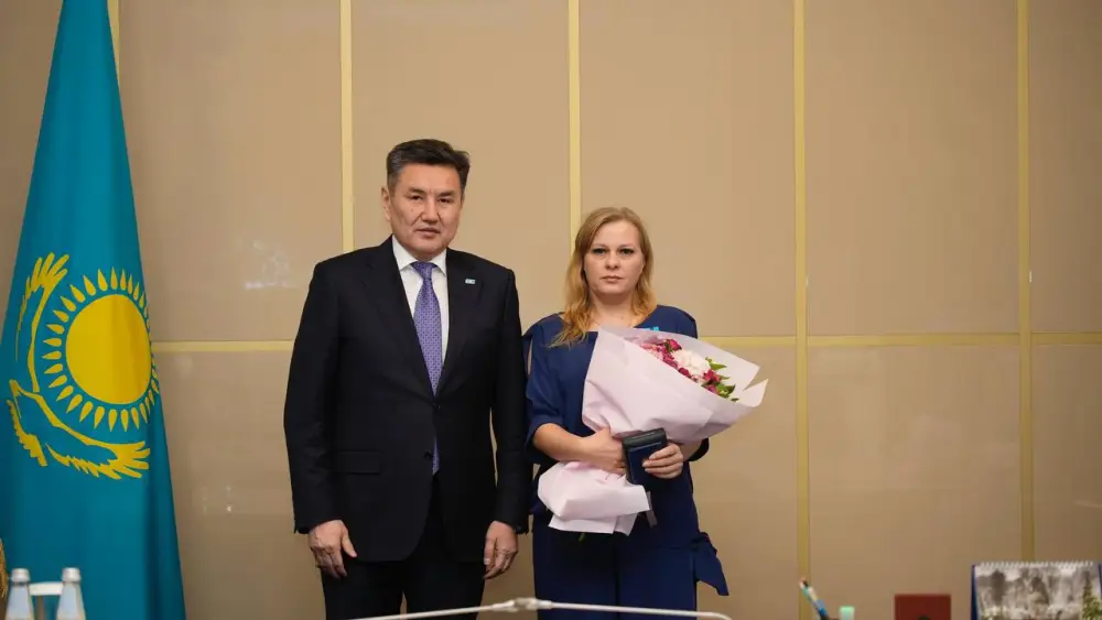 В Восточном Казахстане вручили госнаграды в честь Дня Независимости (4)