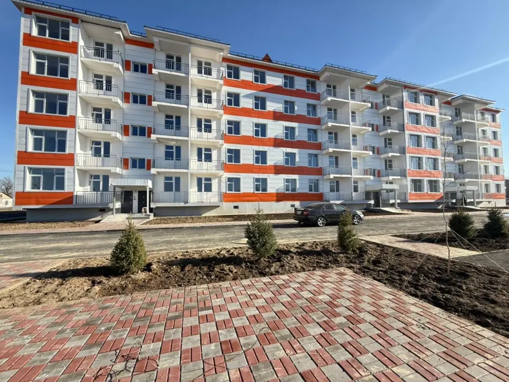 В Аксуском районе по итогам года очередь на жилье сократится на 12% (10)